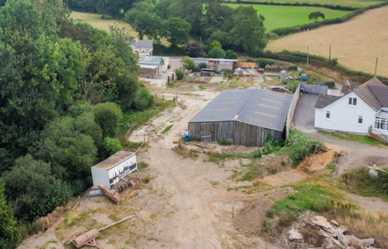Plot for sale in Horwood photo